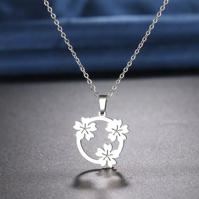 Collar de renovación con flores de cerezo