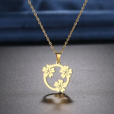 Collar de renovación con flores de cerezo