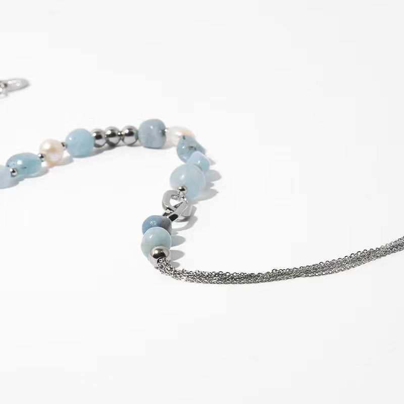 Collar de piedra azul natural con perlas de agua dulce
