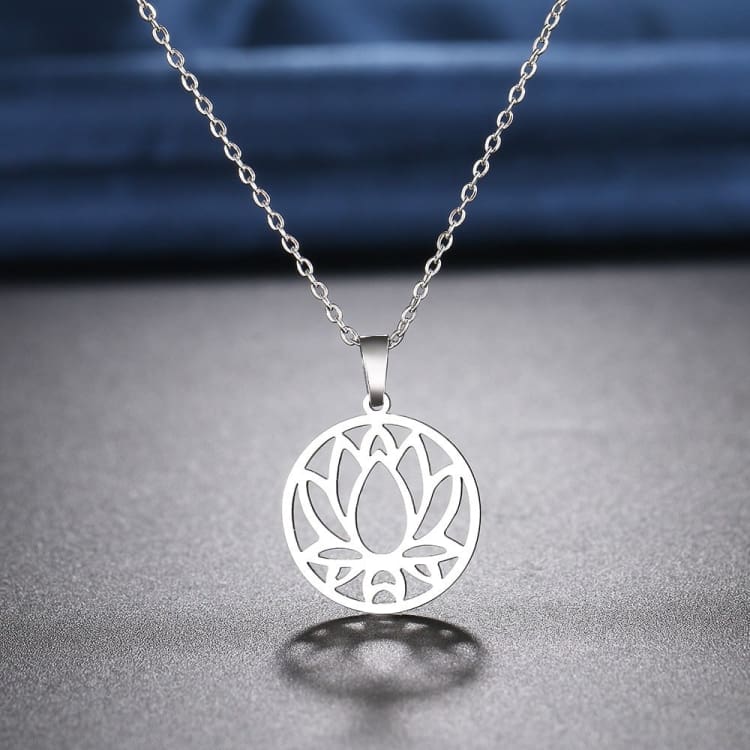 Collier ’Conscience’ orné d’une fleur de Lotus