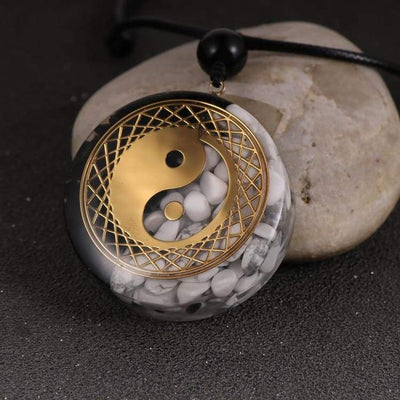 Natural Stone Chip Gravel Tai Chi Pendant Oronge Necklace Yin and Yang Black and White Orgonite Reiki Energy Pendulum Jewelry